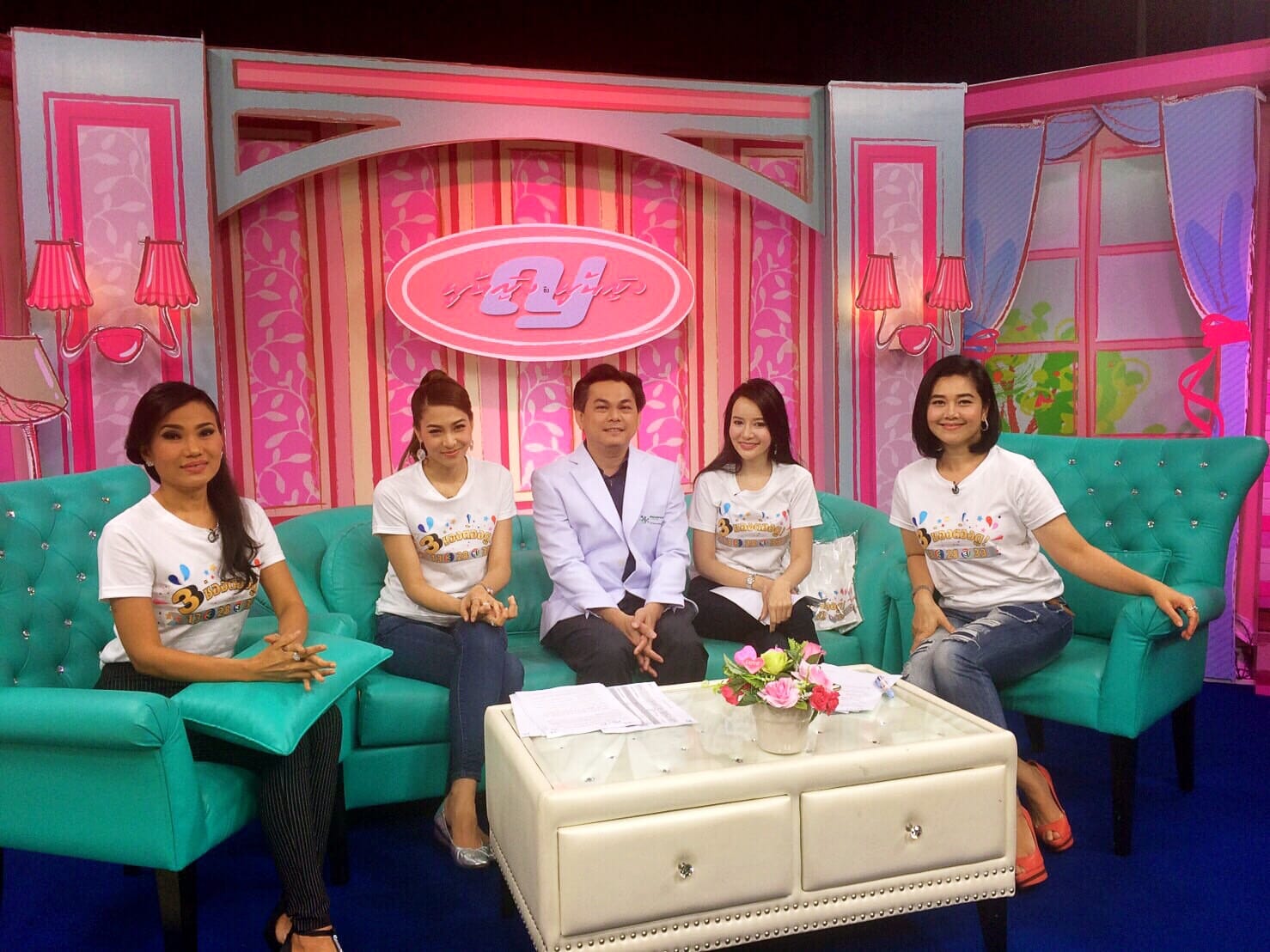 หมอผ่าตัดตาสองขั้นเก่งๆ